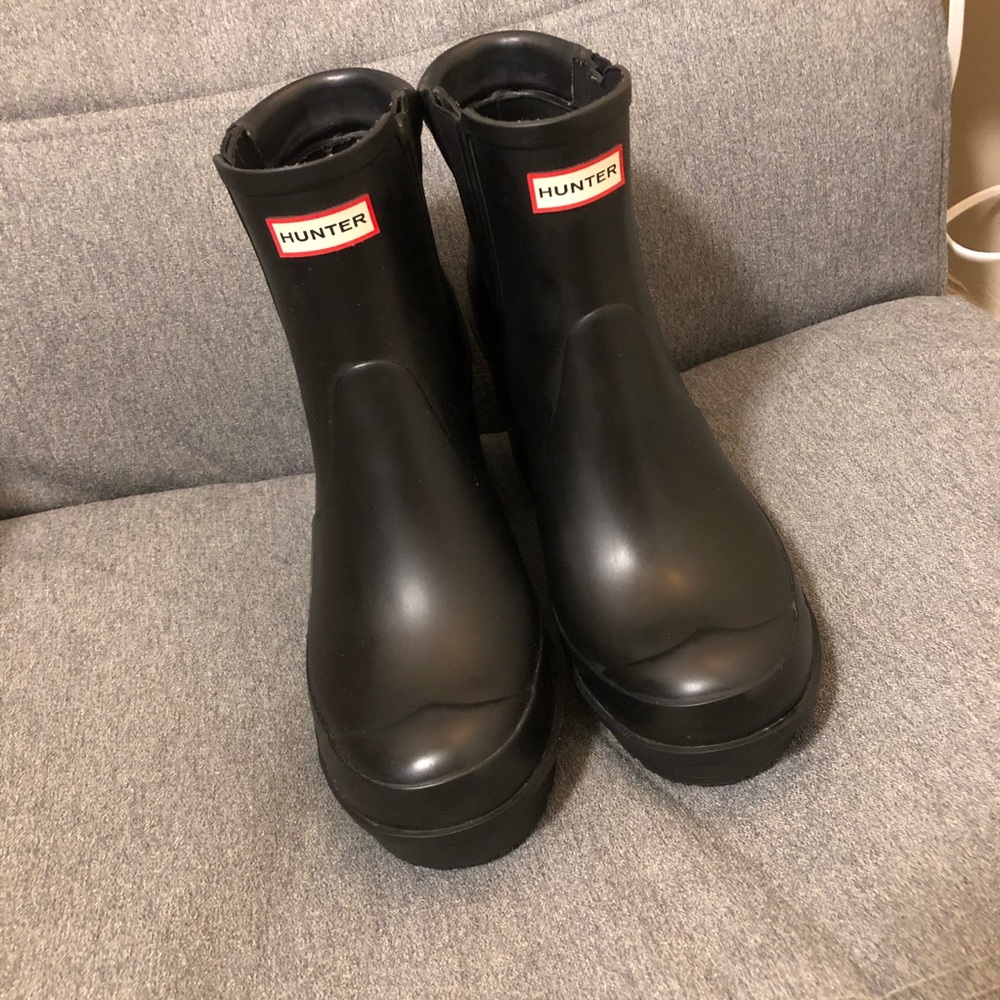 Hunter Block Heel Chelsea Boot Size 9 Matte Black